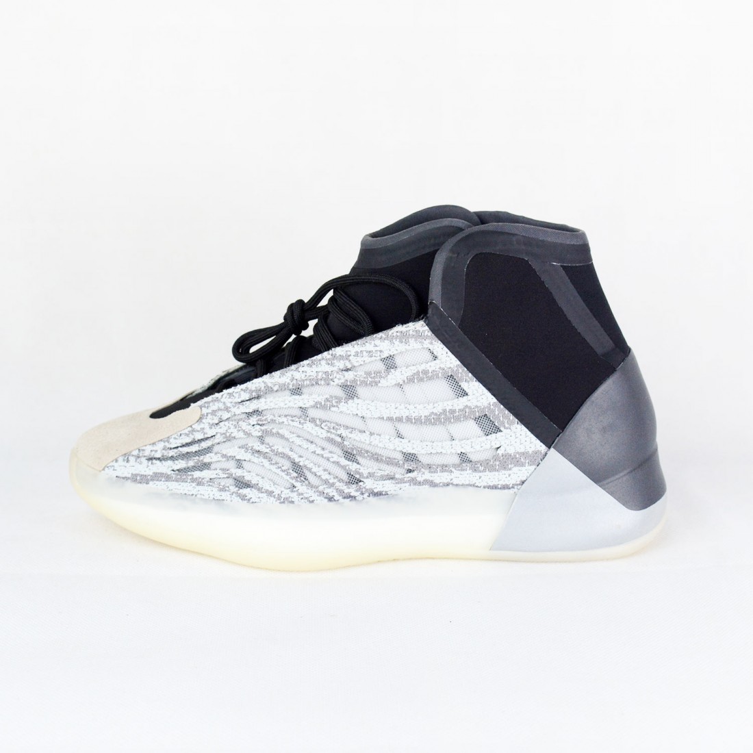 yeezy qntm boost